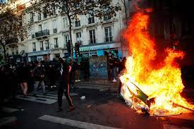 Vite un bouclier social et sanitaire ! Manifestation A Paris Affrontements Incendies Et Casseurs Dans Le Cortege