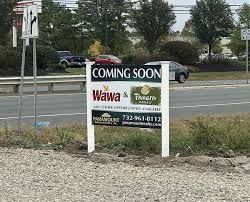 Panera bread employees also receive a discount of anywhere from 50% to 75% off meals up to $10, so many of them opt to eat at the restaurant while they're on break. Panera And Wawa Finally Being Build In Brick