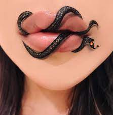 this makeup artist s 3 d snake lip art