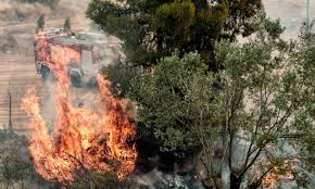 Βυτιοφόρο με προπάνιο έχει τυλιχθεί στις φλόγες στη περιοχή νεόκτιστα στον Fwtia Twra Ston Aspropyrgo Isxyres Pyrosbestikes Dynameis Sto Shmeio Newsbomb Eidhseis News