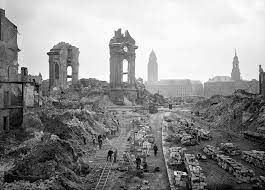 Estimates today range from 35,000 to 135,000. How Dresden Looked After A World War Ii Firestorm 75 Years Ago The New York Times