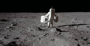 Elle devait également amener des astronautes sur la lune en avril 1970, mais l'explosion d'un réservoir d'oxygène du vaisseau a compromis l'expédition. 50 Ans De L Homme Sur La Lune 5 10 Armstrong Aldrin Et Bien D Autres Le Profil Etonnant Des Moonwalkers