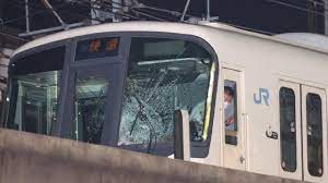 JR灘駅で人身事故 ホームで巻き添え６人搬送 神戸市 - YouTube