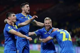 El técnico de la selección de ucrania, andriy shevchenko, celebra la victoria en el partido contra suecia, glasgow (el reino unido), el 30 de junio de 2021.andy buchanan / reuters. Dwtumkmukl7dym