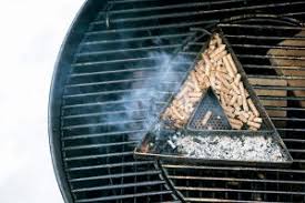 un fumoir à chaud avec son barbecue