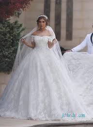 Princess diana wore a ball gown wedding dress, so it really is made for princesses. H0961 Romantic Off Shoulder Full Lace Princess Wedding Ball Gown