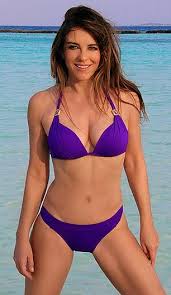 She was born on 10 june 1965 in basingstoke. How Elizabeth Hurley S Gowns All Have Matching Bikinis Daily Mail Online