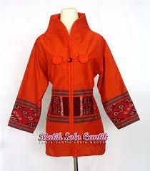 Ulos atau sering juga disebut kain ulos adalah salah satu busana khas indonesia. Model Baju Kerja Tenun Radea