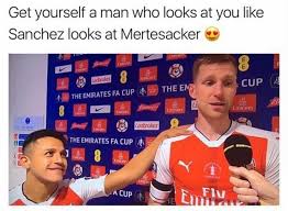 Finde diesen pin und vieles mehr auf football news von goalgetter.tv. Get Yourself A Man Who Looks At You Like Sanchez Looks At Mertesacker Ifunny