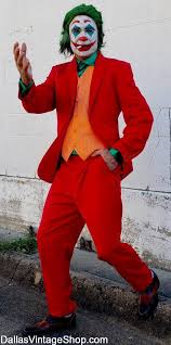 joker joaquin phoenix red suit