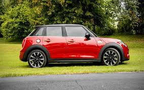 The mini countryman's colour line, seen along the door panel, armrest surfaces and knee pads under the dashboard, comes in a variety of tones including hazy grey, piano black, piano black illuminated, john cooper works piano black and shaded silver. 2015 Mini Cooper 4 Door Hardtop First Drive