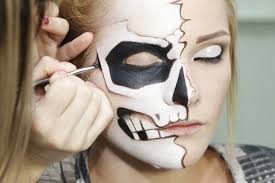 safe halloween makeup tips for your eyes