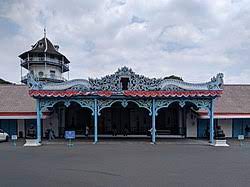 Gambar diambil dari: https://id.wikipedia.org/wiki/Keraton_Surakarta_Hadiningrat