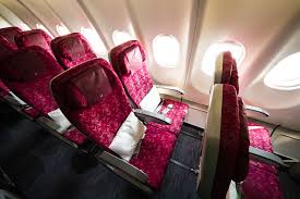 qatar airways economy cl flight