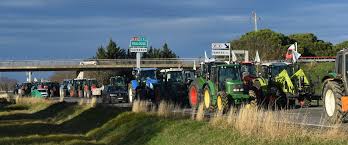 Colère des agriculteurs : le blocage des autoroutes s'intensifie, plusieurs axes d'Occitanie impactés, menaces sur le Salon de l'agriculture, le conflit se tend - centrepresseaveyron.fr