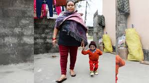 He is unable to walk or stand unaided, according to guinness world records. Kleinster Mann Der Welt Khagendra Thapa Magar Im Alter Von 27 Jahren Gestorben Guinness World Records