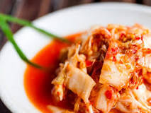 How does kimchi aid in weight loss?