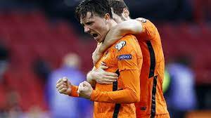 ˈsteːvə(n) ˈbɛrxœys, born 19 december 1991) is a dutch professional footballer who plays as a winger for feyenoord and the netherlands national team. Berghuis Celebrates Its First Goal In 23 International Matches With A Primal Cry Ruetir