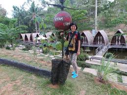 Keadaan ini menyebabkan kebimbangan dalam kalangan negara pengeksport minyak. Ladang Budaya Cultural Center Tenggarong Indonesia Tourism Bombastic Borneo