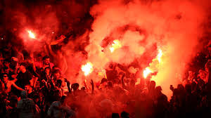 That is what happened in the champions league on tuesday. Galatasaray Fans Throw Flares During Champions League Game At Arsenal