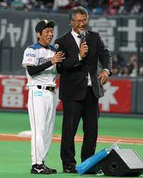 ３日、応援に駆けつけた明石家さんまさん（左）とトークショーを行った木田画伯― スポニチ Sponichi Annex 野球