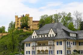 ノイシュバンシュタイン城、ロマンチストな城主の何とも悲しい物語 | 暮らしの理想をドイツから オスモ&エーデル