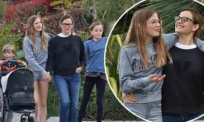 Ben affleck and jennifer garner may have parted ways in 2015. Jennifer Garner Gets Gleeful Children Some Fresh Air As They Enjoy Sunlit Stroll In Los Angeles Daily Mail Online