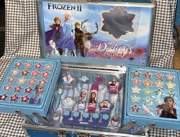 frozen ii 52 pc cosmetics train case