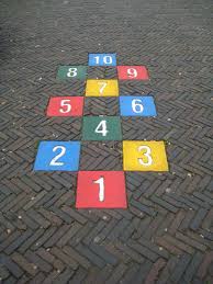 Lista de juegos tradicionales del ecuador y sus características. Rayuela Holandesa Callejera Rayuela Crianza Positiva Juegos