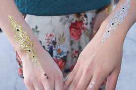 Motif henna tangan, motif henna kaki, motif henna simple, gambar henna tangan, gambar henna kaki, gambar henna simple, dll. 5 Desain Henna Tangan Simple Yang Buat Mu Bersinar
