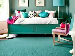 what color paint goes with teal carpet