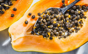 Die papaya ist schon seit langem als gesundheitsfördernde obstsorte bekannt. Papayakerne Einpflanzen So Gelingt S Mein Schoner Garten