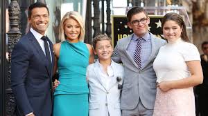 The daughter of famed talk show host, kelly ripa, referred to her and 't&#82… Kelly Ripa And Mark Consuelos On Son Michael S High School Graduation Abc News