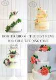 What kind of icing is traditionally used on wedding cakes?