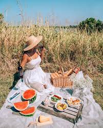 The Perfect Instagram Picnic: How to Create A Photo-Worthy Picnic