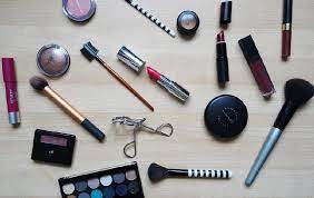 5 merek makeup yang sering dipaln