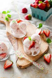 fresh strawberry ice cream the