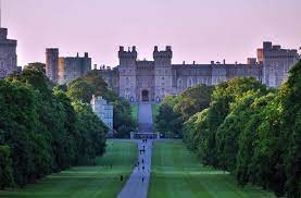 It is located about an hour from central london and visitors can see the sumptuous state apartments, the spectacular display of. A Visitor S Guide To Windsor Castle Evan Evans Tours
