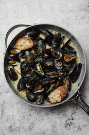 steamed mussels in white wine