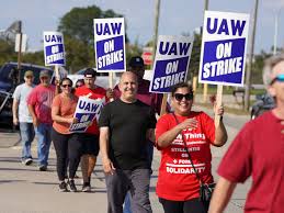 Stellantis llega a un acuerdo con el sindicato UAW para poner fin a la  huelga en EE UU | Economía | EL PAÍS