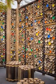 Meski terkesan tradisional, material bambu dapat dikombinasikan seperti contoh pagar dari bambu yang satu ini. Lingkar Warna 60 Inspirasi Desain Pagar Dari Bambu