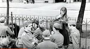Im februar 1943 wurden die geschwister scholl beim verteilen von zetteln überrascht und verhaftet. Rebellion In Munich Sophie Scholl The Final Days Countercurrents