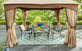 choosing and hanging outdoor curtains