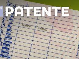 Siamo abituati a sentire parlare di patente b, ma in realtà le patenti esistenti sono molte di più. La Patente Dalla A Alla De Cosa Si Puo Guidare E Come Ottenerle