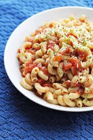 macaroni and tomatoes easy w few