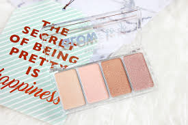 essence glow to go highlighter palette