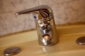 to tighten moen bathroom faucet handle