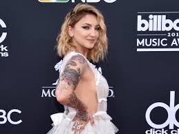 billboard awards red carpet