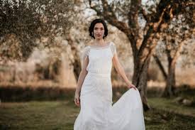 Und nun sind sie wieder da. 20er Jahre Neu Entdeckt In 2020 Glamourose Brautkleider Von Tilda Knopf Bridal Bridal Times