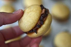 vanilla whoopie pies with chocolate